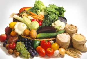 سبزی ها، میوه ها و غلات سبوس دار بسیار مفیدند.