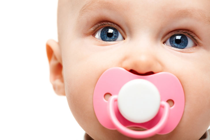پستانک های شیرین به تسکین درد نوزادان کمک می کنند.